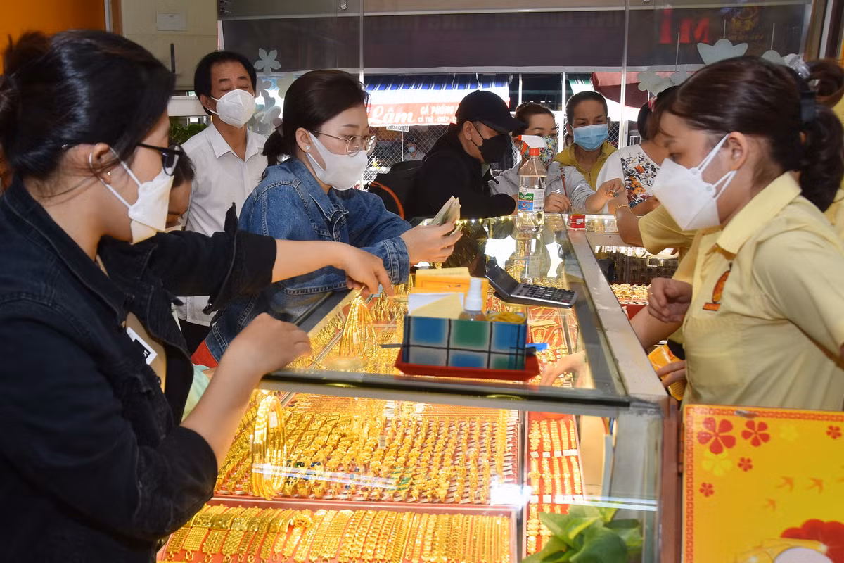 Giá vàng hôm nay 23/7: Tăng tiếp vì nhu cầu trú ẩn vốn vào kim loại tăng Gia vang hom nay 23/7: Tang tiep vi nhu cau tru an von vao kim loai tang