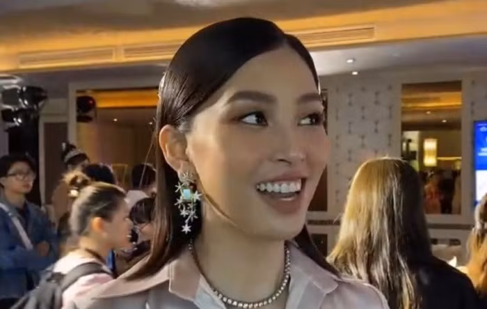 Bị hỏi chuyện Đỗ Mỹ Linh lên xe hoa, HH Tiểu Vy phản ứng sao? Bi hoi chuyen Do My Linh len xe hoa, HH Tieu Vy phan ung sao?