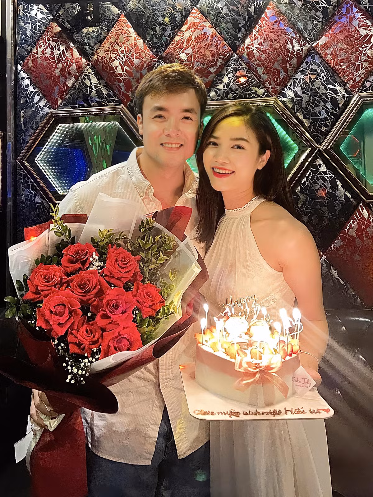 Dien vien Anh Dao: “Hon 1000 nguoi bo theo doi khi toi cong khai co ban trai“-Hinh-3