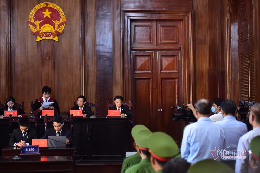 Sau 4 ngày xét xử, TAND TP.HCM đưa ra phán quyết đối với ông Nguyễn Thành Tài và 4 bị cáo về tội vi phạm quy định về quản lý, sử dụng tài sản Nhà nước gây thất thoát, lãng phí