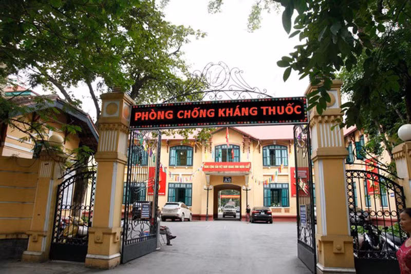 Sau Cách mạng Tháng Tám, chính quyền mới đổi tên Bệnh viện Yersin thành Bệnh viện Phủ Doãn. Ngày 18/9/1961, Bệnh viện Phủ Doãn được đổi tên thành Bệnh viện Hữu nghị Việt Nam - CHDC Đức, dựa trên sự hợp tác y tế giữa Việt Nam Dân chủ Cộng hòa và Cộng hòa Dân chủ Đức (Đông Đức cũ). Ảnh: Dân Việt.