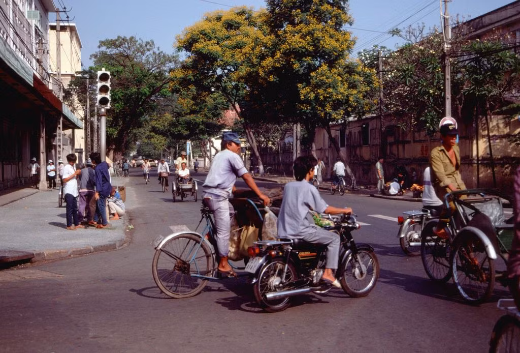 Một hình ảnh khác ở giao lộ Nguyễn Du – Hai Bà Trưng.