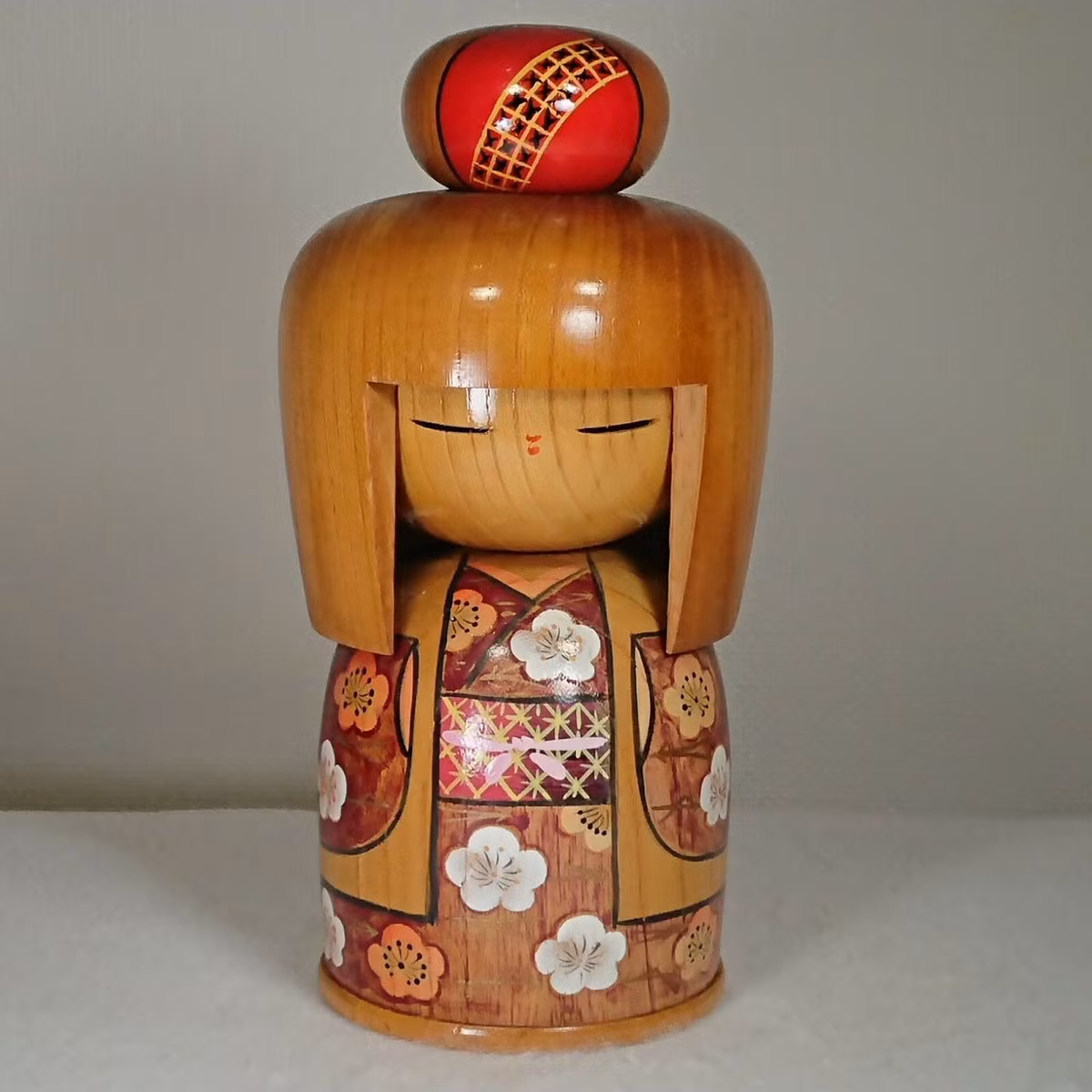 Ngày nay, sức hút của búp bê Kokeshi đã vượt khỏi Nhật Bản để trở thành một biểu tượng văn hóa nổi tiếng thế giới. Đây cũng là một trong những món quà lưu niệm mà khách quốc tế ưa chuộng nhất khi ghé thăm nước Nhật...
