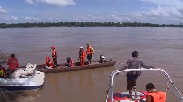 Công cuộc tìm kiếm các nạn nhân trên sông Mekong vẫn đang được tiến hành.