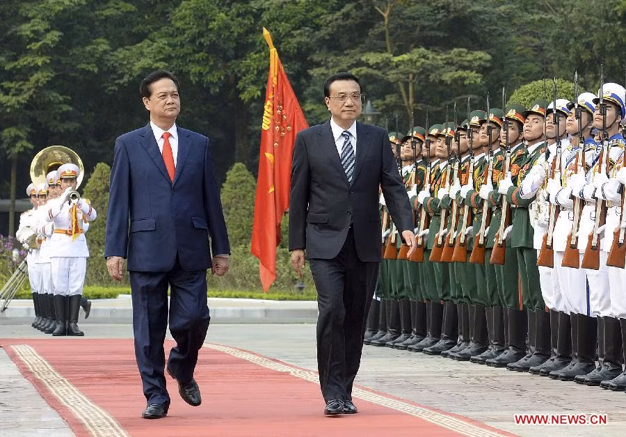 Trước đó một ngày (13/10), Thủ tướng Trung Quốc Lý Khắc Cường gặp gỡ người đồng nhiệm, Thủ tướng Nguyễn Tấn Dũng.