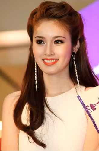 Nong Poy hiện tại đang là một trong những ngôi sao sáng nhất trong làng giải trí Thái Lan. Gương mặt, ngoại hình của Nong Poy xứng đáng với hai từ "hoàn hảo". Nó là thế mạnh giúp hot girl chuyển giới phát huy tốt trong vai trò một người mẫu, diễn viên...
