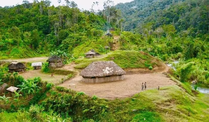 Kinh ngac bo lac nguyen thuy chau Phi sinh con nhu... ga de trung