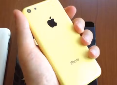 Mặt sau của chiếc điện thoại đang nhận được nhiều quan tâm của dư luận:iPhone 5C