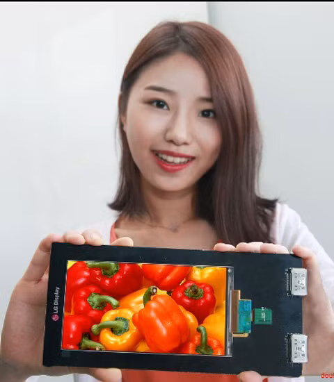 LG mới thiệu màn hình 5,5 inch Quad HD với độ phân giải cao cho smartphone. Đây được coi là màn hình smartphone Quad HD (độ phân giải 2560x1440 px) đầu tiên trên thế giới. Màn hình này cho phép ghi lại những bức hình có độ sắc nét cao gấp 4 lần so với màn hình HD, độ phân giải 1289x720px.