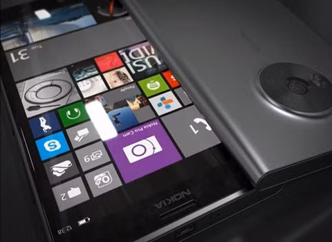 Lộ phablet mới của Nokia. Chiếc phablet mới này có tên Bandit. Theo trang mạng The Verge, điện thoại này có màn hình 6 inch, độ phân giải 1080 p. Đây là chiếc điện thoại Windows Phone đầu tiên sử dụng con chip lõi tứ, Qualcomm. Nhiều nguồn tin cho rằng điện thoại sẽ có camera 20 Mp. Hiện điện thoại đang được thử nghiệm tại nhà mạng AT&amp;T.