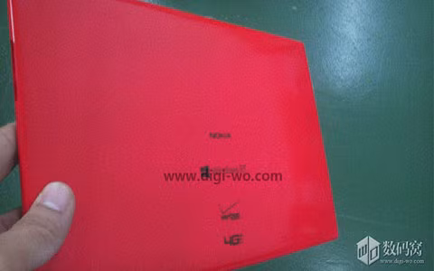 Máy tính bảng Sirius Nokia sắp ra mắt. Một nguồn tin mới tiết lộ chiếc máy tính bảng Microsoft Surface 2 và Nokia Sirius sắp được trình làng. Nokia Sirius thực ra vẫn là chiếc máy tính bảng chạy hệ điều hành Windows RT. Chiếc điện thoại này có thể sẽ ra mắt vào cuối tháng 9/2013 tại New York.