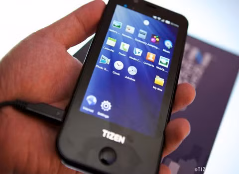 Điện thoại Tizen sẽ có chức năng liên hệ tầm gần. Trong một video mới xuất hiện trên mạng, chúng ta dễ dàng nhận thấy chiếc điện thoại sử dụng hệ điều hành Tizen có tính năng liên hệ tầm gần.