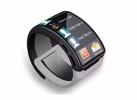 Galaxy Gear ra mắt ngày 4/9. Lời khẳng định này đã được phó tổng giám đốc Lee Young-hee khẳng định trong buổi trò chuyện với tờ Korea Times. Điện thoại này sẽ không sở hữu màn hình dẻo. Ngoài ra, theo vài nguồn tin, nó sẽ được trang bị màn hình 1,67” AMOLED 320x320 px, RAM 1Gb, camera 2Mp và sử dụng bộ chip Exynos 4212.