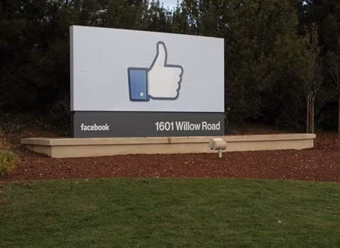 Mua Mobile Technology, Facebook muốn sơ hữu công nghệ định vị bằng giọng nói? Mobile Technology là công ty tạo ra những công cụ liên lạc song ngữ chéo, dạng từ điển dịch nhanh qua giọng nói. Điều này đã được cả 2 phía khẳng định.