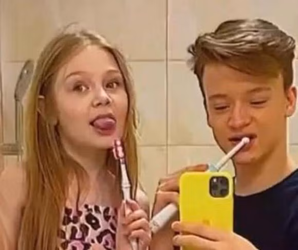 Mau nhi 8 tuoi bi bo me sap dat ket hon voi be trai 13 tuoi-Hinh-2