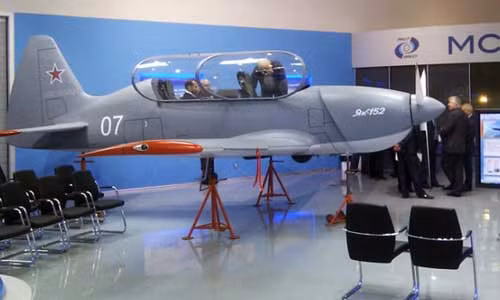 Mô hình Yak-152.