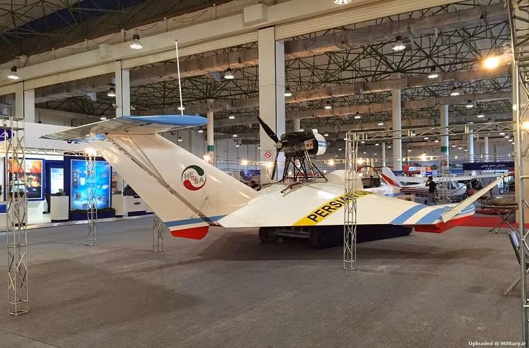 Biến thể dân sự của mẫu thủy phi cơ Bavar 2 được trưng bày tại Kish Airshow 2014.