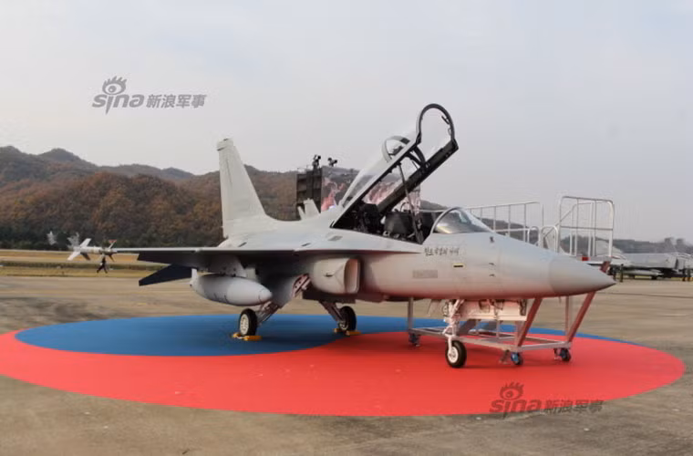 Không quân Hàn Quốc dự định dùng FA-50 để thay thế cho phi đội tiêm kích hạng nhẹ F-5E/F và máy bay cường kích hạng nhẹ A-37 lỗi thời.