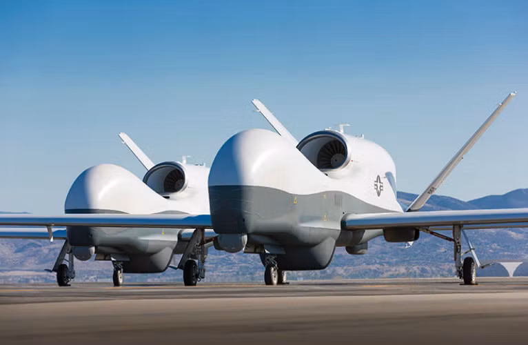 MQ-4C có kích thước tương đương RQ-4B, tầm bay 15.186 km, trần bay hơn 17.000m, vận tốc tối đa 623 km/h, thời gian hoạt động 24 tiếng.