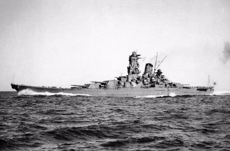 Yamato: là mẫu thiết giáp hạm lớn nhất từng được Hải quân Đế quốc Nhật Bản chế tạo trong Chiến tranh Thế giới thứ 2 và được hạ thủy vào tháng 8/1940. Nó cũng là soái hạm của Hạm đội Liên hợp Nhật Bản, bên cạnh đó Hải quân Nhật Bản còn sỡ hữu một tàu thiết giáp hạm khác tương tự như Yamato là Musashi.