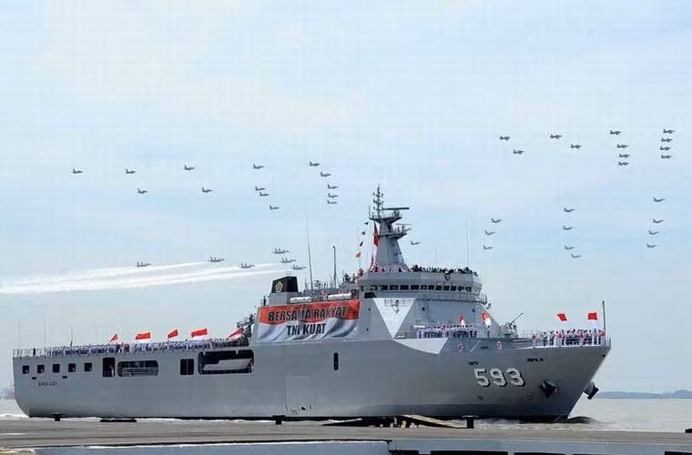 Một trong 4 tàu đổ bộ lớn nhất Hải quân Indonesia.