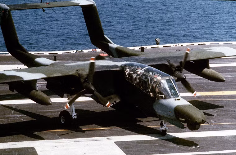 OV-10 có tầm bay hiệu quả khoảng 2.224km với tốc độ tối đa là 463km/h. Nó được trang bị 4 súng máy M60C 7,62mm hoặc một pháo M197 20mm, các loại rocket phóng loạt và có thể mang theo 227kg bom.