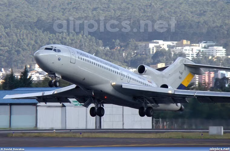 Đi đầu trong số đó có thể kể tới Không quân Mỹ với biến thể Boeing C-22B và lực lượng không quân các quốc gia khác như Colombia, Mexico và Afghanistan. Boeing 727 có thể chở tối đa gần 190 hành khách với phạm vi hoạt động tối đa là 4.300km.
