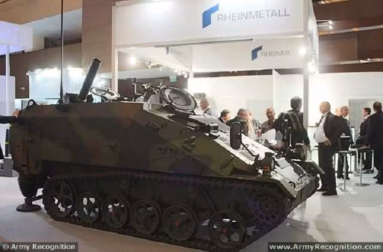 Xe bọc thép hạng nhẹ Wiesel 2 với trang bị cối 120mm của hãng Rheinmetall được giới thiệu tại IndoDefence 2014.