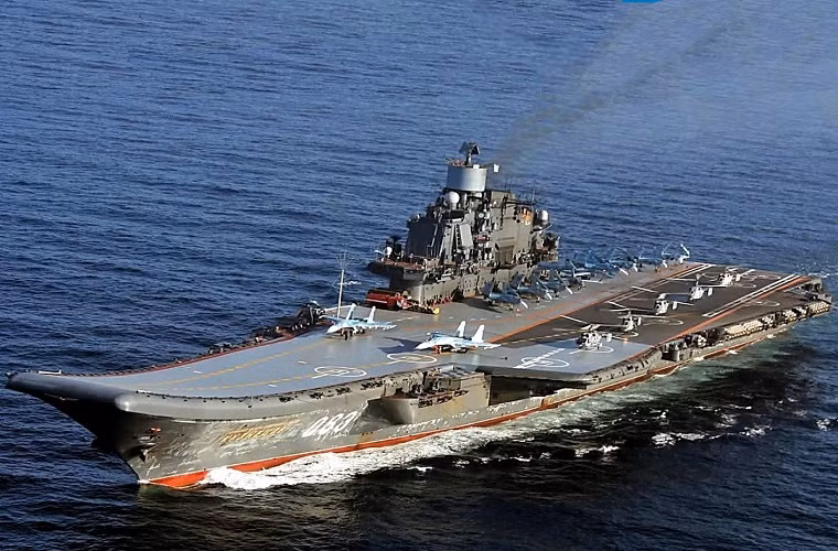 Tàu sân bay Đô đốc Kuznetsov: đây là tàu sân bay duy nhất còn đang hoạt động của Hải quân Nga, được biên chế chính thức vào Hạm đội Biển Bắc vào năm 1991. Không như các tàu sân bay khác của Phương Tây vốn luôn cần một đội tàu hộ tống, tàu Đô đốc Kuznetsov được thiết kế để có thể tác chiến độc lập chống lại các loại tàu khác với hệ thống vũ khí riêng của mình chứ không cần một đội tàu bảo vệ vì đây vốn là một tuần dương hạm mang tên lửa hạng nặng.