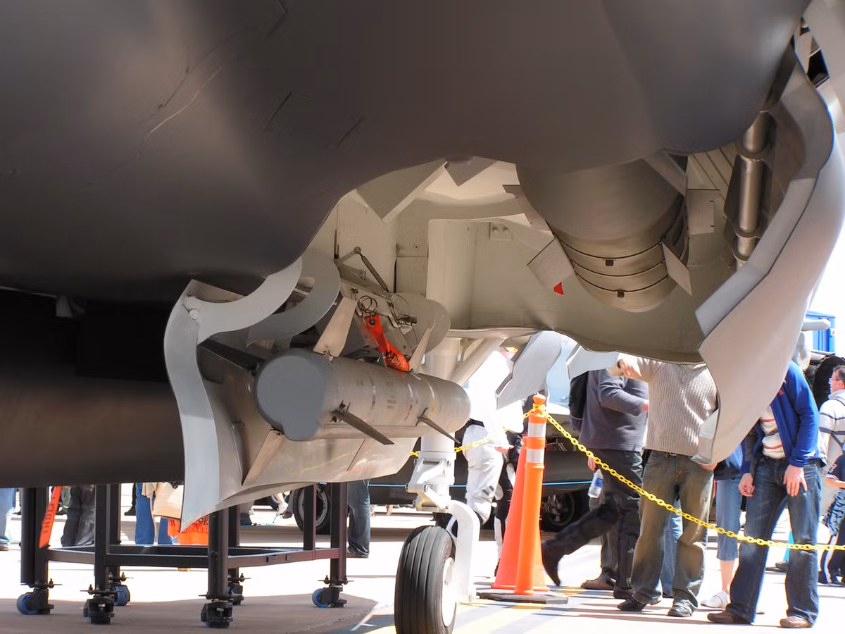 Khoang vũ khí nghèo nàn của F-35.