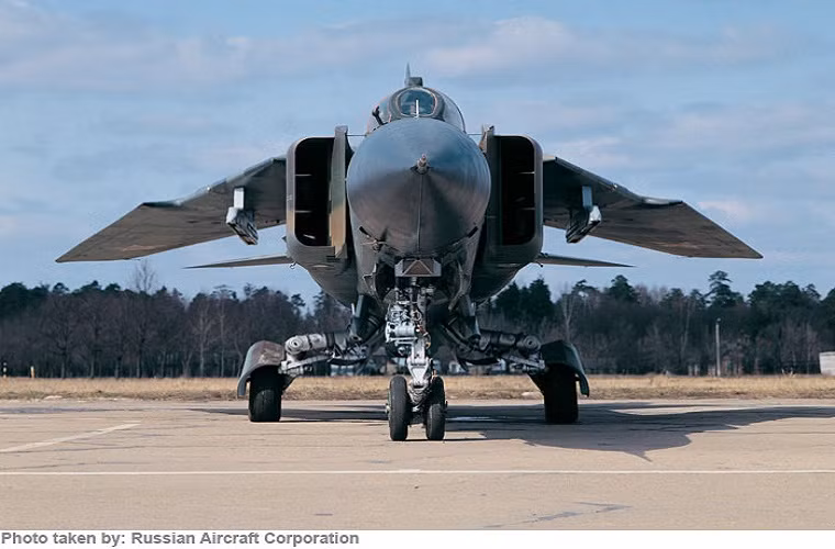 Xét về các tính năng thì MiG-23 là mẫu máy bay tiêm kích có đủ sức mạnh để hạ gục những chiếc máy bay chiến đấu F-4 và F-111 của Không quân Mỹ. Tuy nhiên, mặc dù hoạt động khá tốt trong Không quân Liên Xô nhưng khi được xuất khẩu MiG-23 lại mang tai tiếng không hề nhỏ. Nhiều chiếc MiG-23 đã bị các máy bay tiêm kích Mỹ bắn hạ không ít ở khu vực Trung Đông.