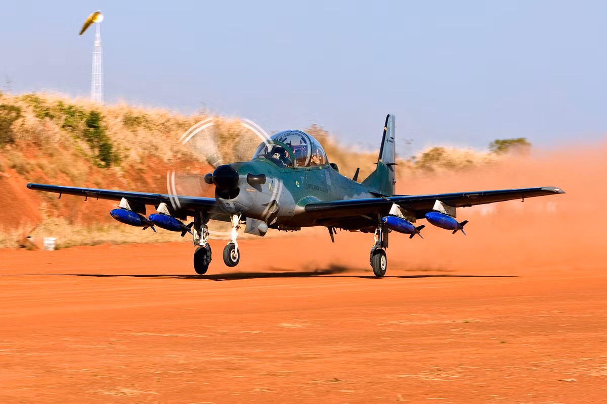 Super Tucano là một trong những mẫu máy bay cường kích cánh quạt hạng nhẹ đưa ưa chuộng nhất hiện nay.