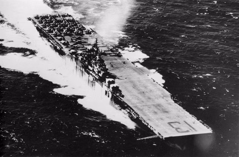 USS Franklin (CV-13): là một trong 24 chiếc tàu sân bay thuộc lớp tàu sân bay Essex của Hải quân Mỹ trong Chiến tranh Thế giới thứ 2, nó được chính thức đưa vào hoạt động vào tháng 1/1994 và phục vụ chủ yếu ở Mặt trận Thái Bình Dương.