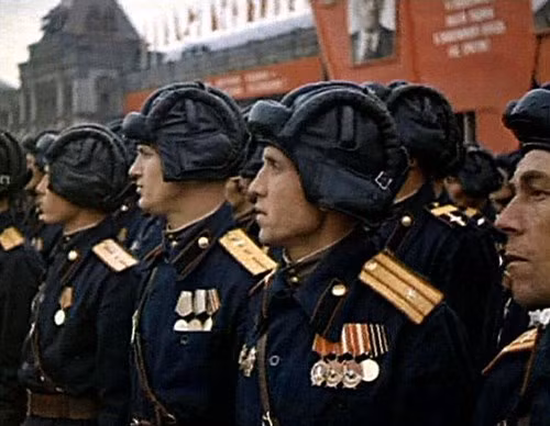 Những người lính xe tăng. Ảnh: English Russia.