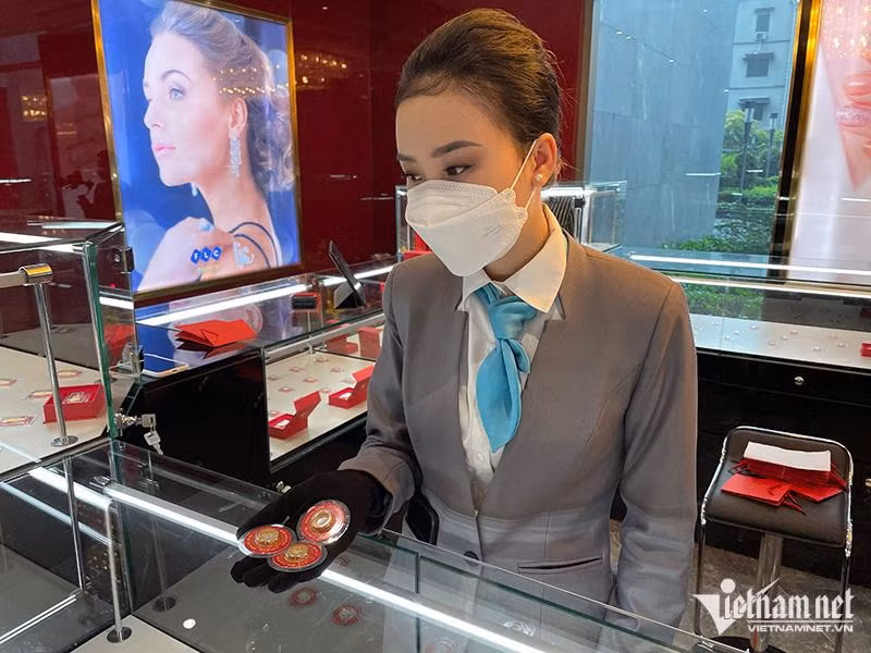 Giá vàng hôm nay 16/7: Giảm tuần thứ 5 liên tiếp Gia vang hom nay 16/7: Giam tuan thu 5 lien tiep