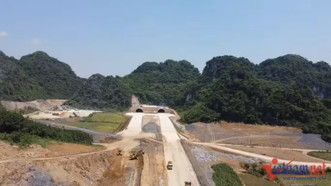 Thong ham chui cao toc Bac Nam, tram cong nhan khong nghi le gio To-Hinh-2