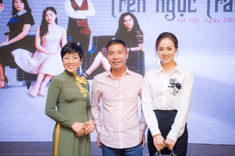 MC Thảo Vân xúc động khi thấy con trai 17 tuổi đi khám nghĩa vụ quân sự - Hình 2 MC Thao Van xuc dong khi thay con trai 17 tuoi di kham nghia vu quan su-Hinh-2