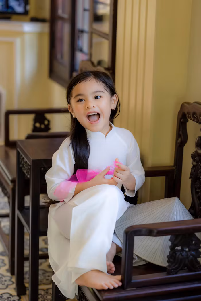 Loat anh ai nu nha 'dao dien tram ty' xinh nhu 'Mat Biec'