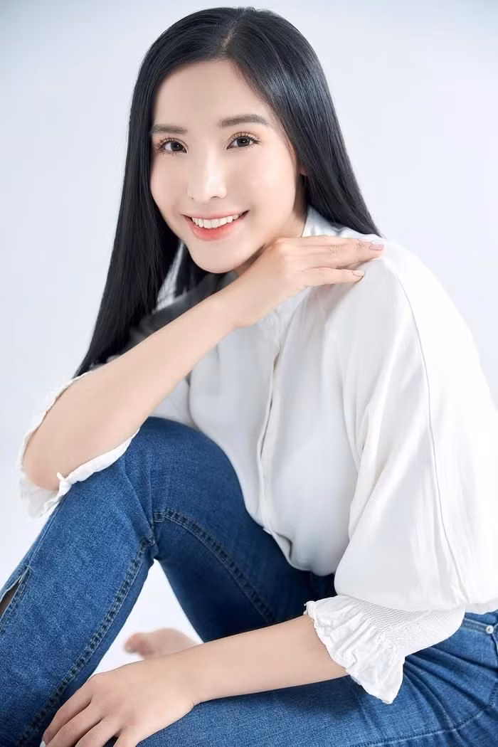 Trước Á hậu Khánh Phương, sao Việt từng xuống tóc Truoc A hau Khanh Phuong, sao Viet tung xuong toc