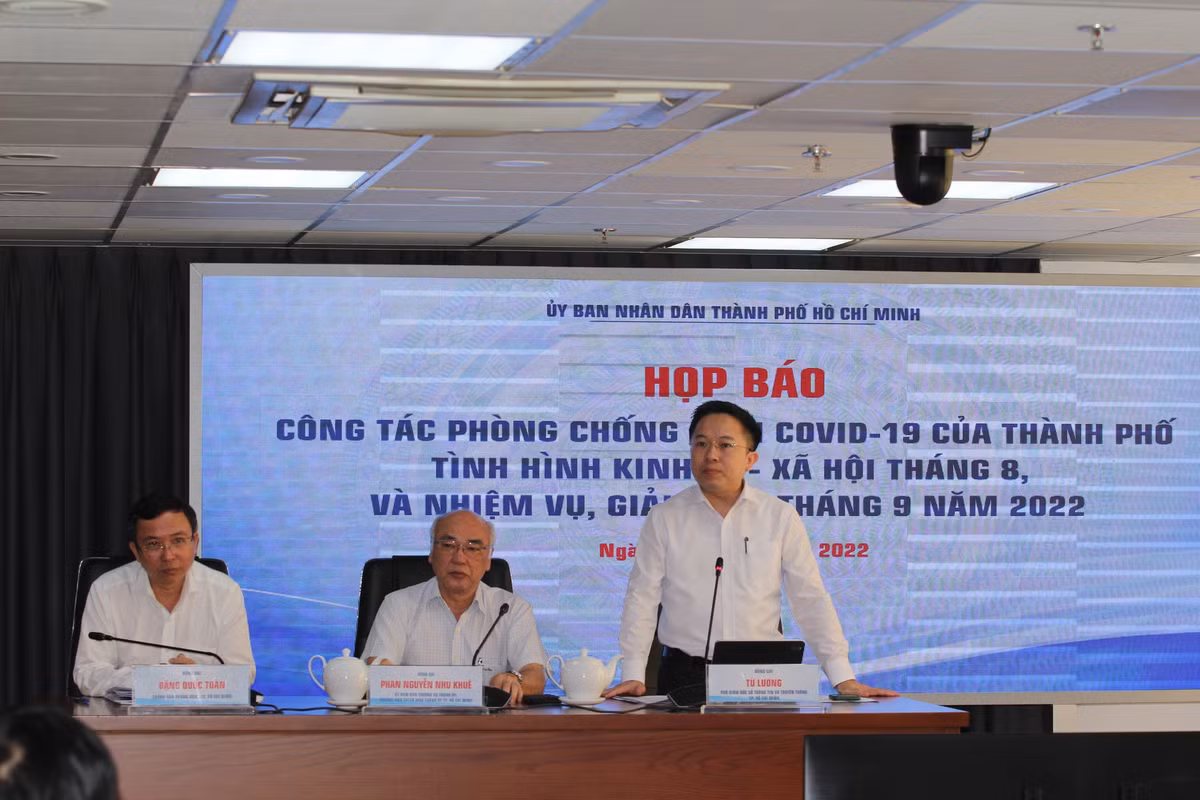 TP HCM: Toa nha Saigon One Tower hoi sinh sau 11 nam dong bang