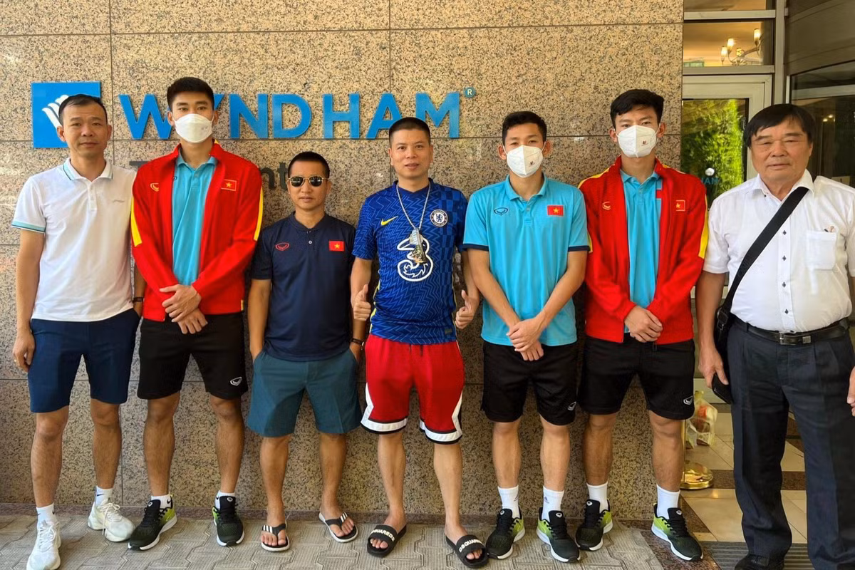 Chi hon 100 trieu dong di Uzbekistan co vu U23 Viet Nam-Hinh-3