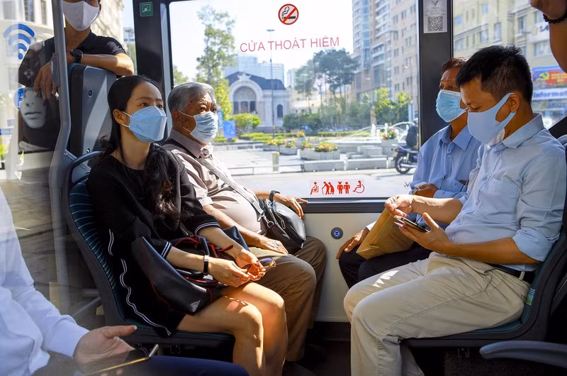 Hành khách có thể mua vé trực tiếp thông qua hình thức thẻ ngân hàng cũng như thẻ UniPass.