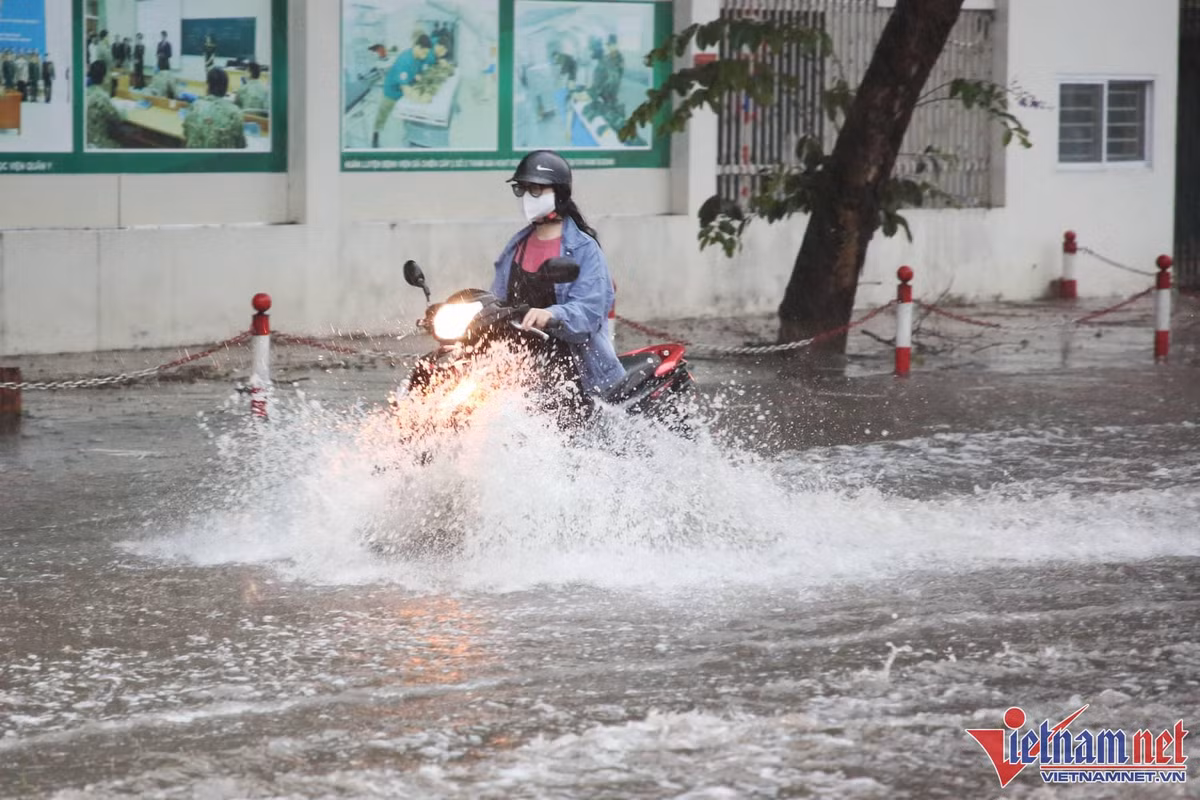 Dự báo thời tiết 11/6: Miền Bắc vẫn chực chờ mưa to đến rất to, Trung Bộ nắng rát rạt Du bao thoi tiet 11/6: Mien Bac van chuc cho mua to den rat to, Trung Bo nang rat rat