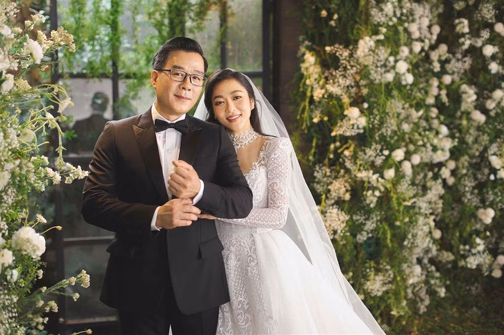 Ha Thanh Xuan va ong xa 'Vua ca Koi' dong loat khoa Facebook-Hinh-2