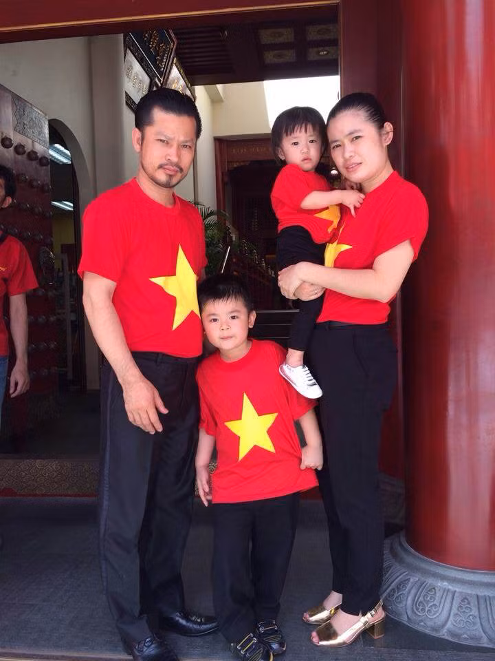 Anh chia sẻ, anh để các con phát triển tự do theo ý thích nhưng luôn dạy con các giá trị, lịch sử tốt đẹp của dân tộc để con biết tự hào về cội nguồn của mình.