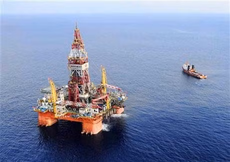 Giàn khoan dầu Hải Dương 981 của Trung Quốc hạ đặt trái phép trong vùng đặc quyền kinh tế và thềm lục địa của Việt Nam.