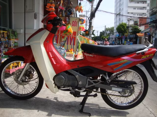Còn chiếc RGV đời 2000 này đang được rao bán với giá 100 triệu đồng.