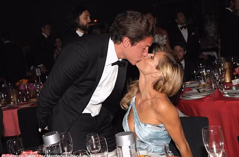 Siêu mẫu Heidi Klum và anh chàng tình nhân kém cô 13 tuổi Vito Schnabel dính chặt không rời và liên tục trao nhau những nụ hôn cháy bỏng trong bữa tiệc amFAR gala ở Cannes.