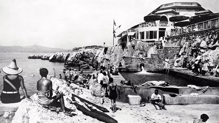 Bể bơi khách sạn chụp ngày 29/8/1933.