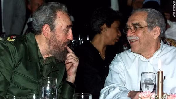 Tuy nhiên, cuốn sách lại không xóa hết được những vấn đề chính trị của Garcia Marquez. Là một người thuộc phái tả và ủng hộ Cuba, một thời gian dài, cha đẻ của "Trăm năm cô đơn" không được cấp visa tới Mỹ cho tới khi Tổng thống Bill Clinton, một fan hâm mộ tiểu thuyết Garcia, hủy lệnh này.